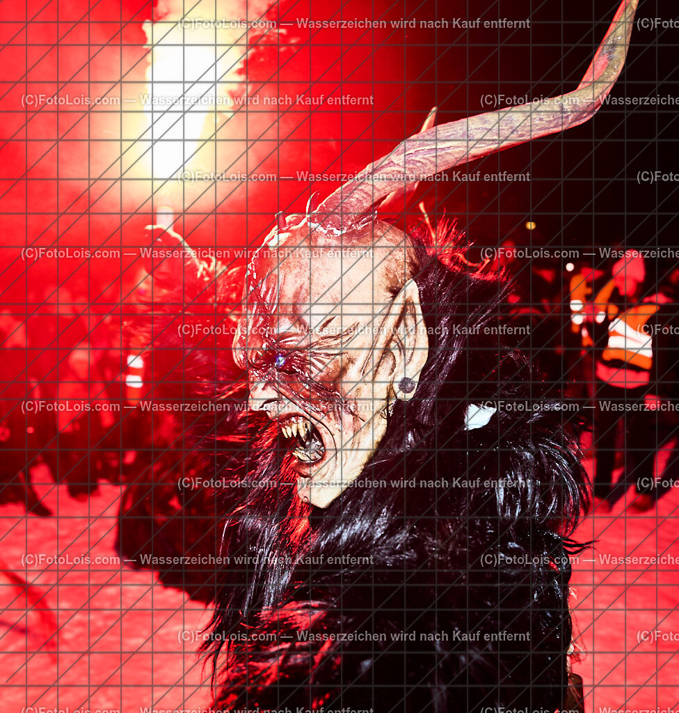 ALP5122_Nacht der Ballone_Gaminger Oetscherteufeln | NACHT DER BALLONE in Lackenhof am Ötscher, Sa 28. Dezember 2024.Mit einer Schauübung der Bergrettung Lackenhof, dem Ballonclub Ötscherland und den Gaminger Ötscherteufeln unter Zusammenarbeit mit der FF Lackenhof, dem Musikverein, dem Pensionistenverband, dem CampingClub, der Schirmbar und Konditorei Czihak, der Fuchswaldhütte und der Pizzeria Venezia, die für die Verköstigung sorgten, sowie der Ötscherliftgesellschaft, der Gemeinde Gaming und dem Ötscher-Tourismusverband.