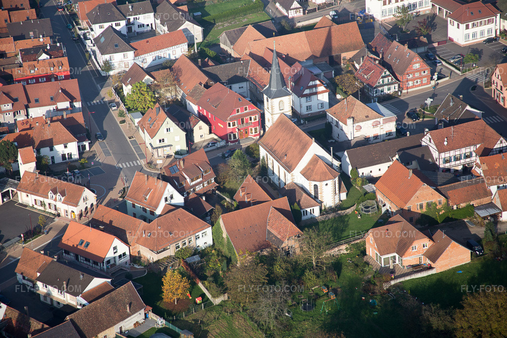 Aerial view: View of the town in Niederrœdern in the state Bas-Rhin, France.Photo: IMG_075671.jpg taken on 11/01/2014 by Werner Riehm/FLY-FOTO.comResolution of the original: 5472 x 3648 px