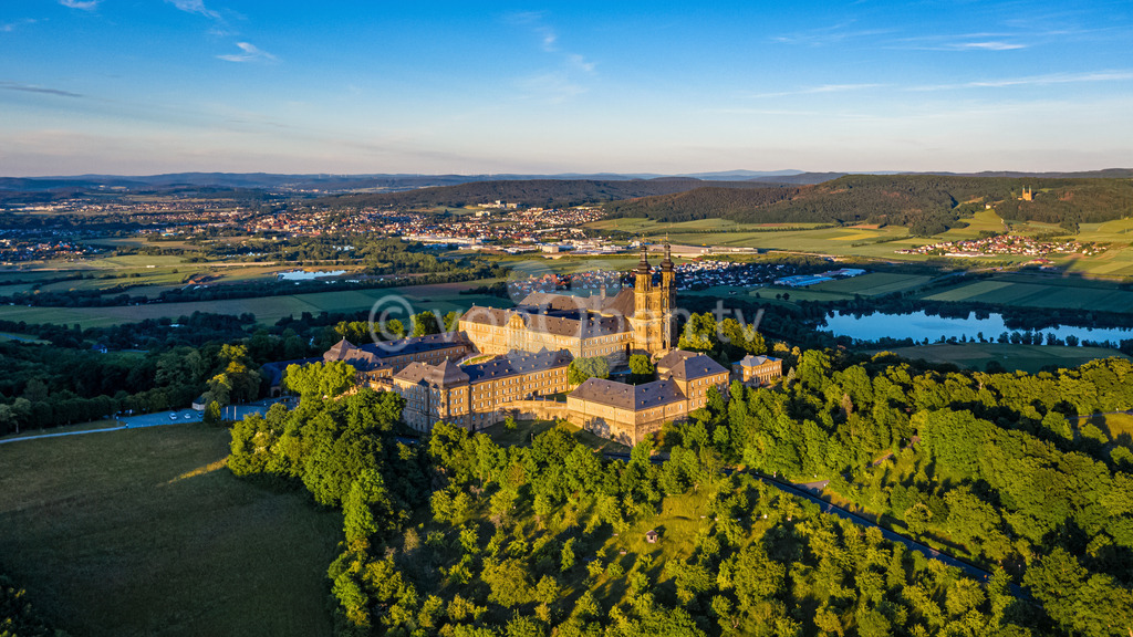 Kloster Banz zum Sonnenuntergang | Luftbilder, Drohnenbilder, Oberfranken, Bayern, Kronach, Lichtenfels, Kulmbach, Thüringen, Frankenwald, Thüringerwald - Realisiert mit Pictrs.com