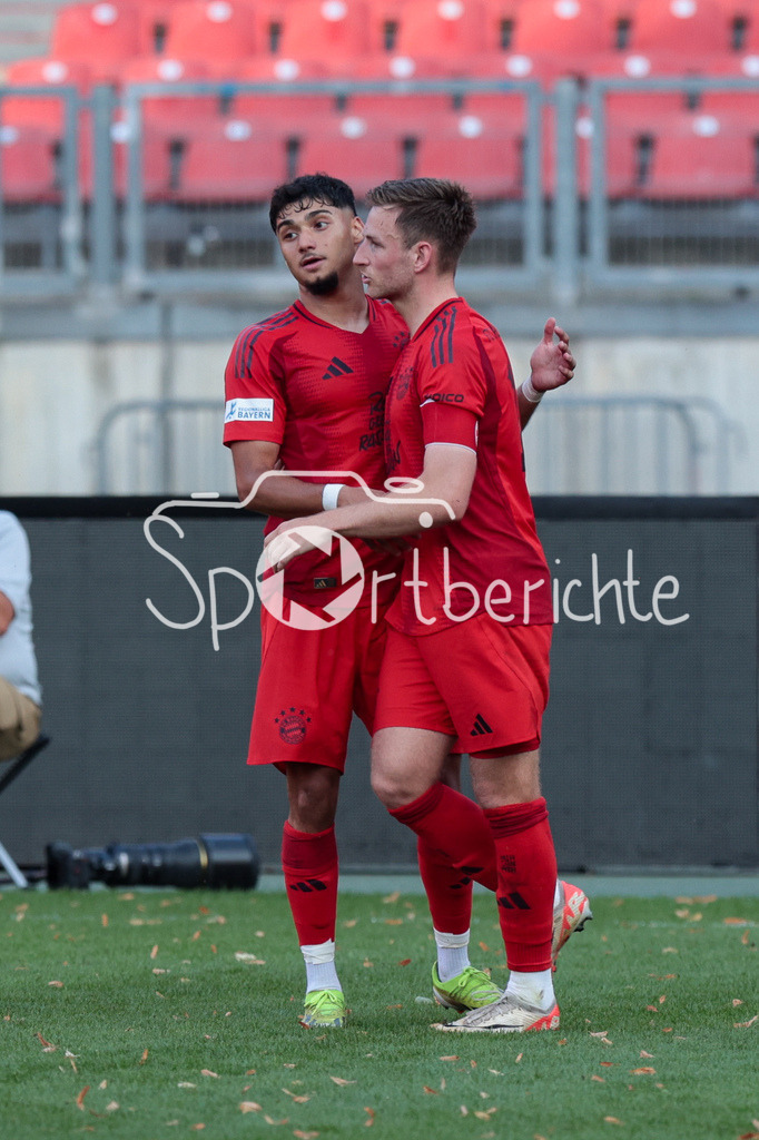1. FC Nürnberg II - FC Bayern Amateure | Jubel nach dem Treffer zum 1-1 durch Timo Kern (FCB #10) / Treffer / Freude / Torschuezte