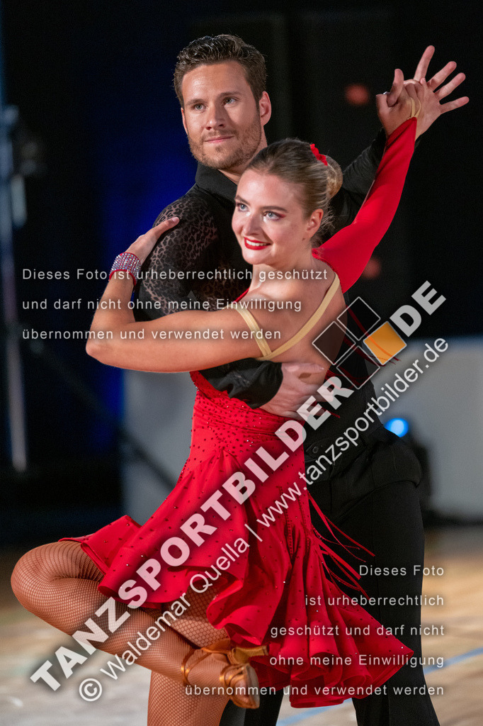 20250503-00246 | Hier finden Sie Tanz Bilder vom Latein und Standard Formationen tanzen. Sportbilder vom Tanzsport. Schöne Fotos und von Weltmeisterschaft, Europameisterschaft, Bundesliga, Regionalliga, Oberliga und Landesliga sowie von GOC Stuttgart, DanceComp, WM Bremen