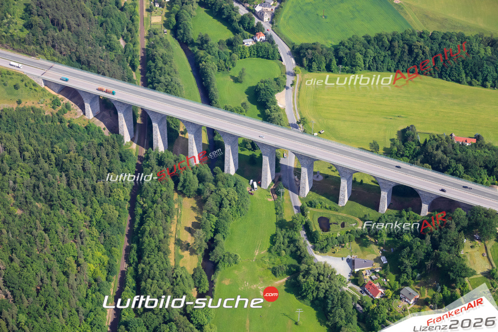 Die Luftaufnahme Elstertalbruecke-a72 - Burgstein wurde vom UL-Flugzeug (keine Drohne) aus fotografiert.Hohe Druck- Auflösung-die Geschenkidee!