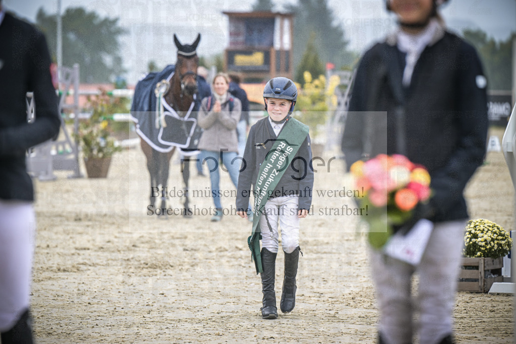 DOS_0074 | Entdecke hochwertige Reitturnierfotos von Foto Oger. Professionell, emotional und authentisch – jetzt Lieblingsmomente im Shop bestellen.Deutschlandweite Turnierfotografie. - Realisiert mit Pictrs.com