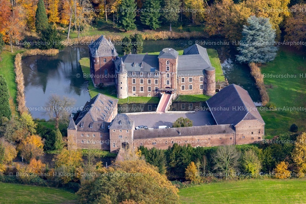 Luftbild Jülich-7080 | LuftbildfotografieGebäude und Schloßpark- Anlagen des Wasserschloß " Schloss Kellenberg " an der Straße Steinweg in Jülich im Bundesland Nordrhein-Westfalen, Deutschland - Realized with Pictrs.com
