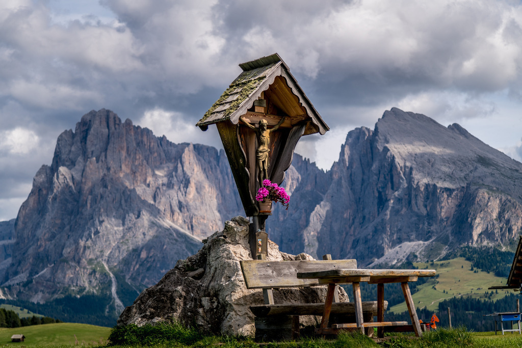Wegkreuz in den Dolomiten | <div id="allefotografen-seal-verified-green"></div><script src="https://www.allefotografen.de/956728/seal-verified-green/seal.js" async="async"></script> - Realisiert mit Pictrs.com