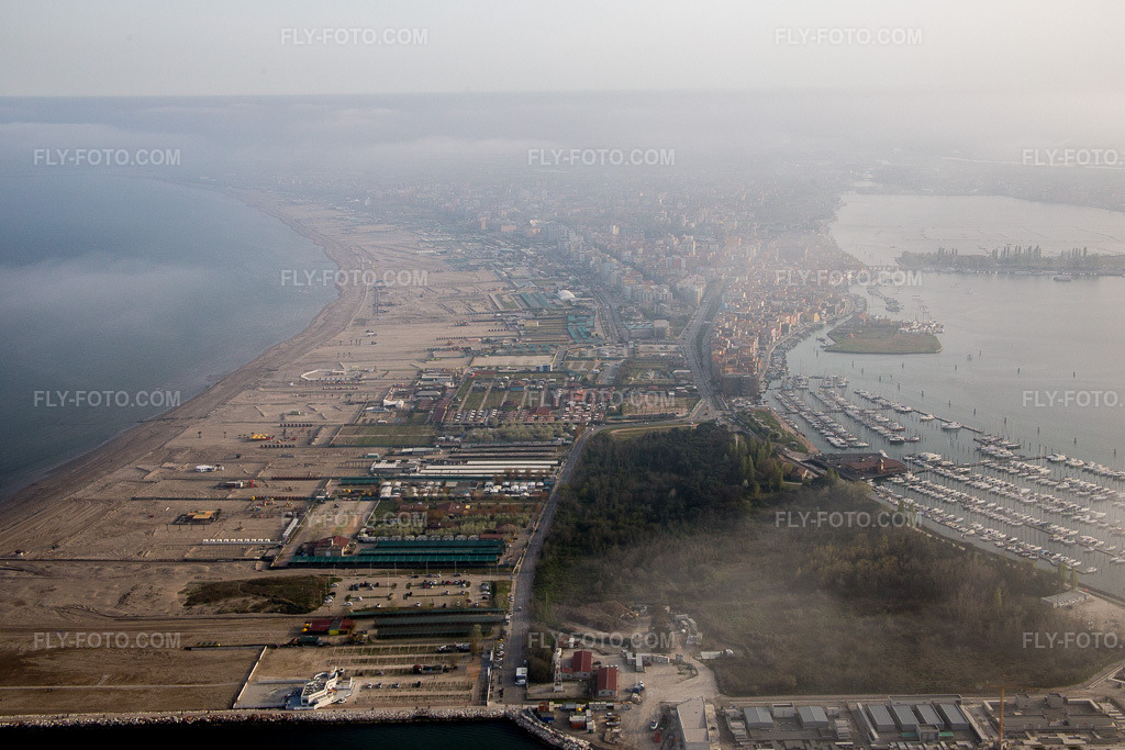 Aerial view: Sottomarina in Faro in the state Veneto, Italy.Photo: IMG_087567.jpg taken on 04/06/2016 by Werner Riehm/FLY-FOTO.comResolution of the original: 5472 x 3648 px