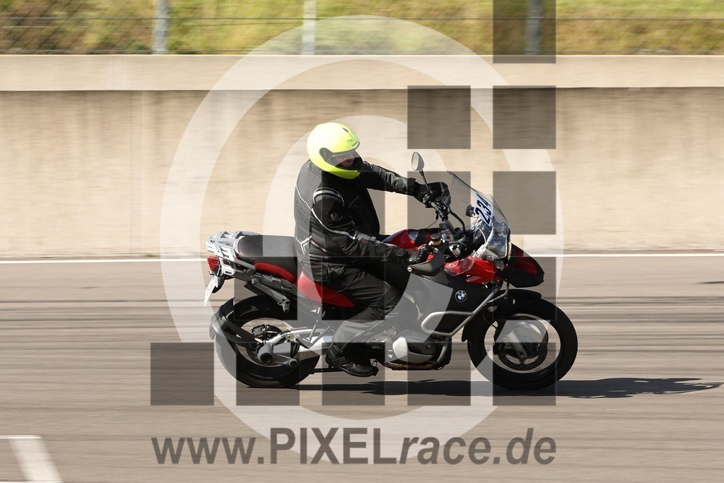 0234-20250919_12251 | Schöne Erinnerungen an spannende Momente - das festzuhalten ist unser Job. PIXELrace.de ist seit 2003 auf den Rennstrecken Europas unterwegs um die Action draußen beim Fahren und die wunderbare Stimmung imm Fahrerlager für euch einzufangen.