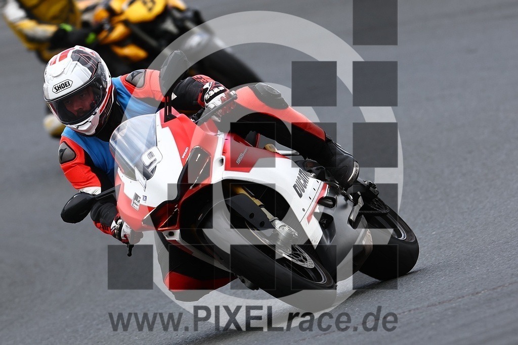 0019-20240912_01414 | Schöne Erinnerungen an spannende Momente - das festzuhalten ist unser Job. PIXELrace.de ist seit 2003 auf den Rennstrecken Europas unterwegs um die Action draußen beim Fahren und die wunderbare Stimmung imm Fahrerlager für euch einzufangen.