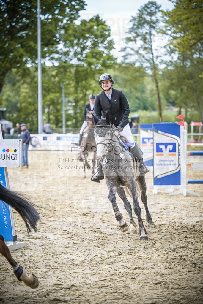 DOS_8111 | Entdecke hochwertige Reitturnierfotos von Foto Oger. Professionell, emotional und authentisch – jetzt Lieblingsmomente im Shop bestellen.Deutschlandweite Turnierfotografie. - Realisiert mit Pictrs.com