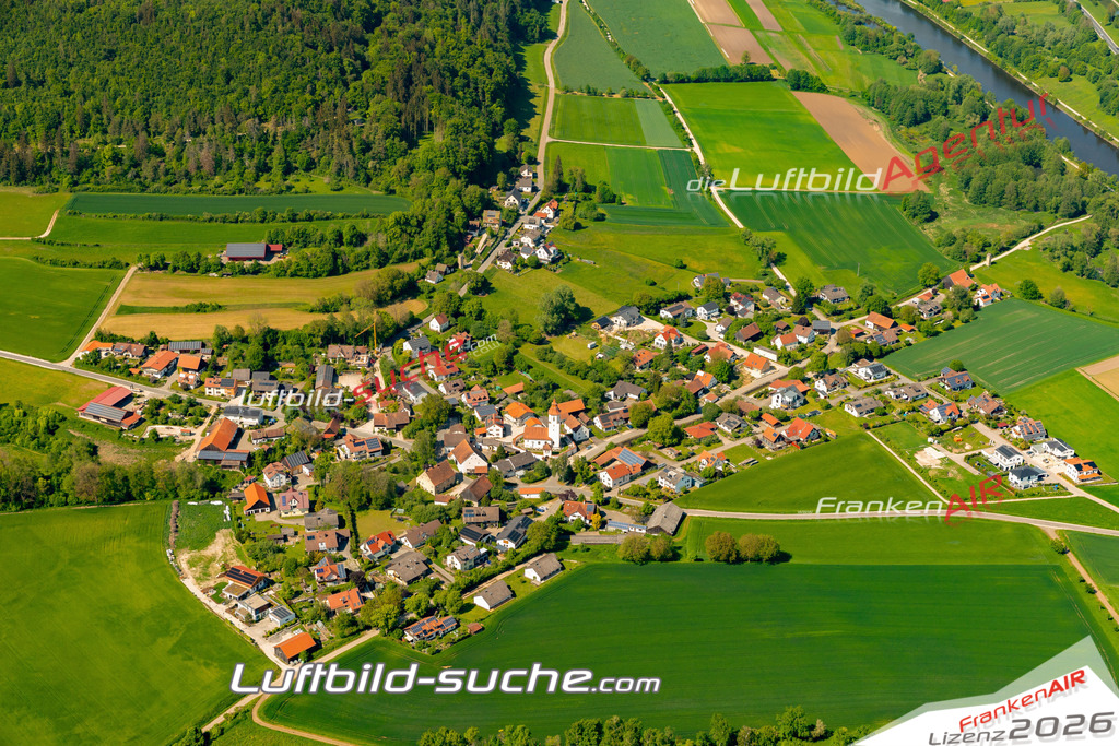 Das Luftbild zeigt : Biberbach Beilngries - Die Luftaufnahme wurde 2024 vom UL-Flugzeug aus erstellt ( keine Drohne ) - Hochauflösende Luftaufnahme - Für grossformatige Ausdrucke geeignet. Die Geschenkidee !Mit Lizenz und Bildrechte bestellbar