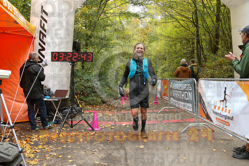 251026_1324_EX1_3364 | Sportfotografie im Rhein-Sieg Kreis, Köln, Bonn, NRW, Rheinland Pfalz, Hessen, etc. Unser Tätigkeitsfeld umfasst den Laufsport vom Volkslauf über den Marathon, Duathlon, Triathon bis zum Ultralauf wie Kölnpfad Ultra oder Schindertrail.