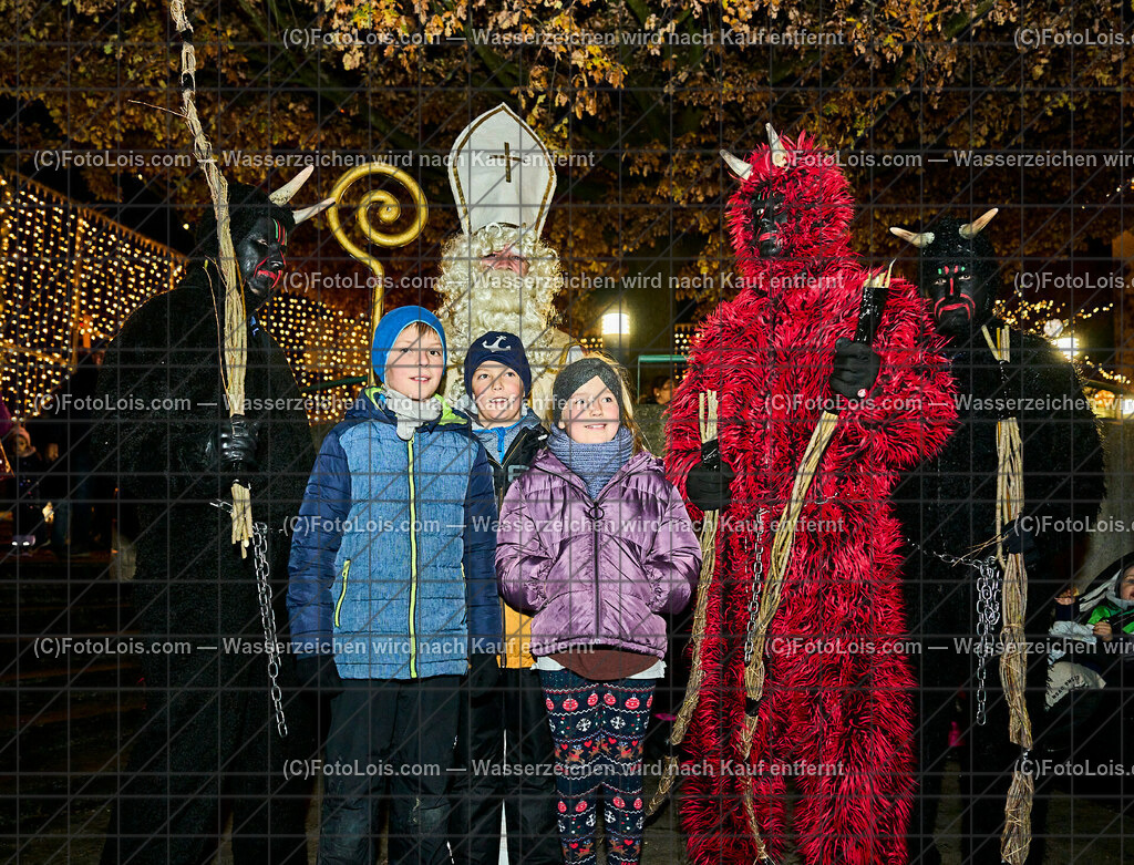 ALP7600_Wieselburger Advent_Nikolaus | (C)FotoLois.com, Alois Spandl, Wieselburger Advent im Schlosspark, Besuch durch den Hl. Nikolaus und seinen Krampussen, Sa 3. Dezember 2022.