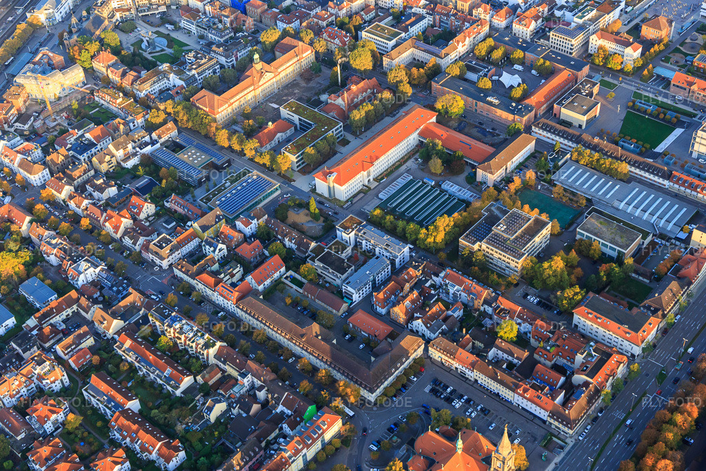 Luftbild: Goethe-Gymnasium Ludwigsburg und Innenstadtsporthalle in Ludwigsburg im Bundesland Baden-Württemberg in Deutschland.Foto: IMG_119031.jpg vom 14.10.2019 durch Werner Riehm/FLY-FOTO.deDas Goethe-Gymnasium Ludwigsburg - Das Goethe-Gymnasium LudwigsburgWWW.SPORT-LUDWIGSBURG.DE