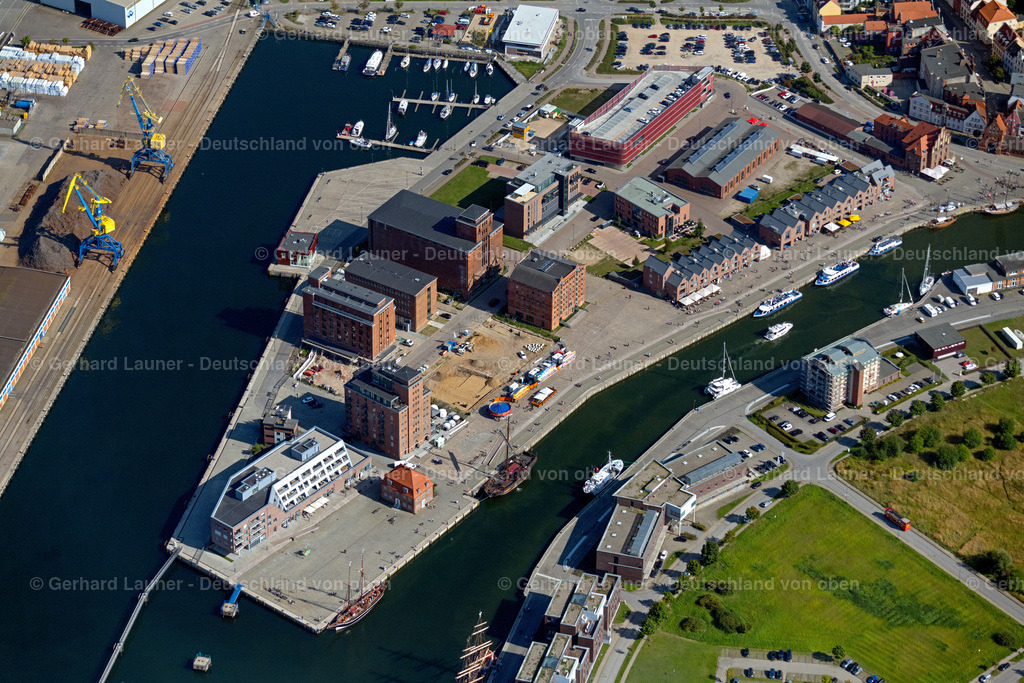4062228 | WISMAR 08.09.2021 Hafen an der Meeres- Küste der Ostsee mit Alter Hafen und Wasserwanderrastplatz in Wismar im Bundesland Mecklenburg-Vorpommern, Deutschland. Weiterführende Informationen bei: Hansestadt Wismar. // Port on the seashore of the Ostsee with Alter Hafen and Wasserwanderrastplatz in Wismar in the state Mecklenburg - Western Pomerania, Germany. Further information at: Hansestadt Wismar. Foto: Gerhard Launer