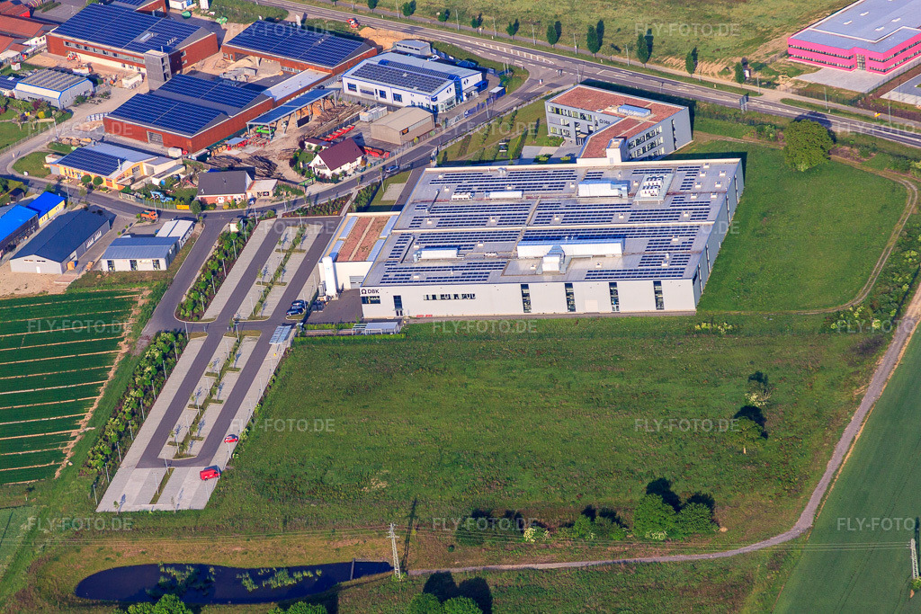 Luftbild: DBK EMS GmbH & Co. KG im Gewerbegebiet Nordring von Osten in Rülzheim im Bundesland Rheinland-Pfalz in Deutschland. – Foto: IMG_64937.jpg vom 18.05.2014 durch Werner Riehm/FLY-FOTO.de – Auflösung des Originals: 4752 x 3168 px – DBK Group - Your Partner for Heating & Cooling