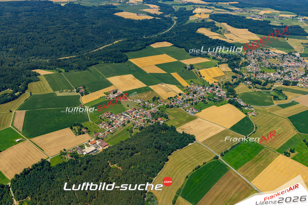 Aktuelles Luftbild von Kümmerazhofen Bad Waldsee - Die Luftaufnahme wurde 2022 mittels UL-Flugzeug erstellt ( keine Drohne ) - hochauflösende Kamera-Systeme von  Canon -Beste Qualität - Für grossformatige Ausdrucke geeignet. Die Geschenkidee !