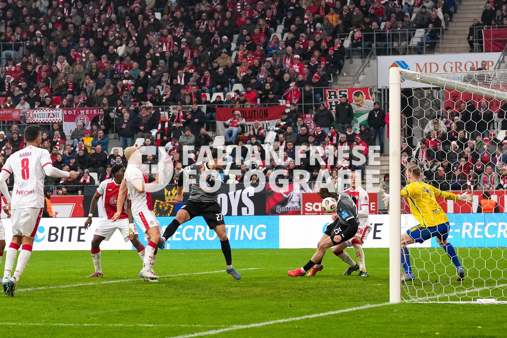 GER Rot-Weiss Essen vs. SSV Ulm, Fussball, 3. Liga, Spieltag 19, Saison 2025/2026, 20.12.2025 | GER Rot-Weiss Essen vs. SSV Ulm, Fussball, 3. Liga, Spieltag 19, Saison 2025/2026, 20.12.2025Foto: Fabian Friese - Realisiert mit Pictrs.com