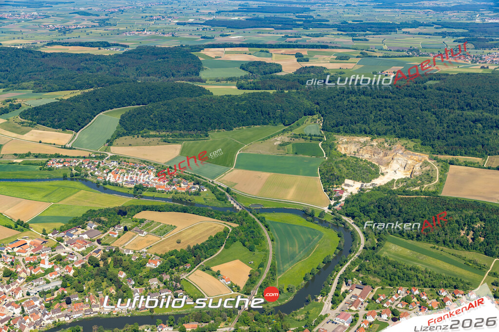 Die Luftaufnahme Ronheim - Harburg wurde 2022 vom Flugzeug aus (keine Drohne) erstellt. Hohe Auflösung -für große Poster und Wandbilder geeignet - Garantiert!