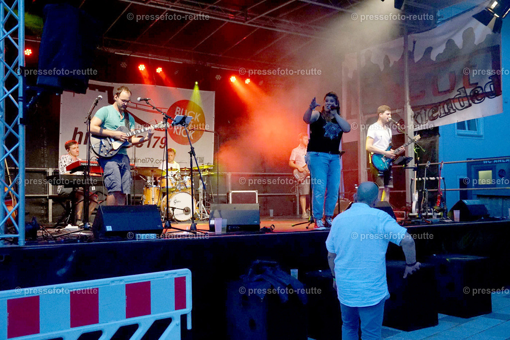 news-2023-Juli15-Marktfest_Reutte1-DSC06141 | Info aus dem Bezirk Reutte/Ausserfern Tirol sowie eine umfangreiche Bilddatenbank über die gesamte Region: Lechtal, Talkessel Reutte, Tannheimertal, Zwischentoren. Lech, Plansee, Zugspitze, Grenztunnel, B179, Fernpassstraße, Verkehr, Lawinen, Tradition, - Realisiert mit Pictrs.com