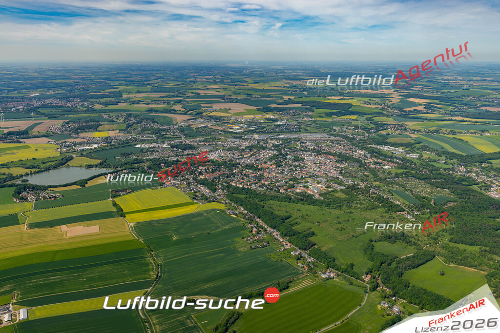 Das Luftbild der Stadt Glauchau wurde 2022 vom Flugzeug heraus erstellt (keine Drohnen-Aufnahmen) Aufnahmehöhe ca.450 Meter- hohe Bildauflösung und Druck-Qualität. Garantiert!