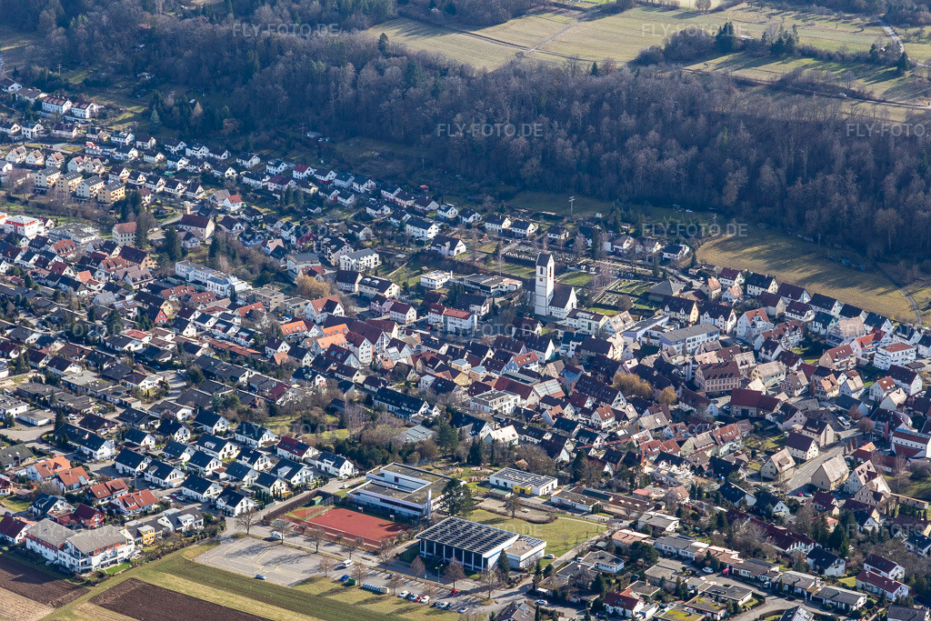 Luftbild: Ortsansicht aus Norden mit Kath. Kirche Maria Himmelfahrt in Aidlingen im Bundesland Baden-Württemberg in Deutschland. Foto: IMG_125115.jpg vom 20.02.2021 durch Werner Riehm/FLY-FOTO.deMaria Himmelfahrt | Katholische Seelsorgeeinheit Aidlingen, Ehningen und Gärtringen