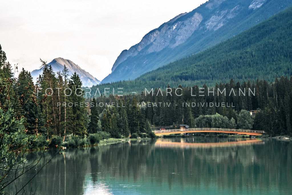 RockyMountains-See-Bruecke-Fotografie-Marc-Lehmann | Fotografie Marc Lehmann - Realisiert mit Pictrs.com