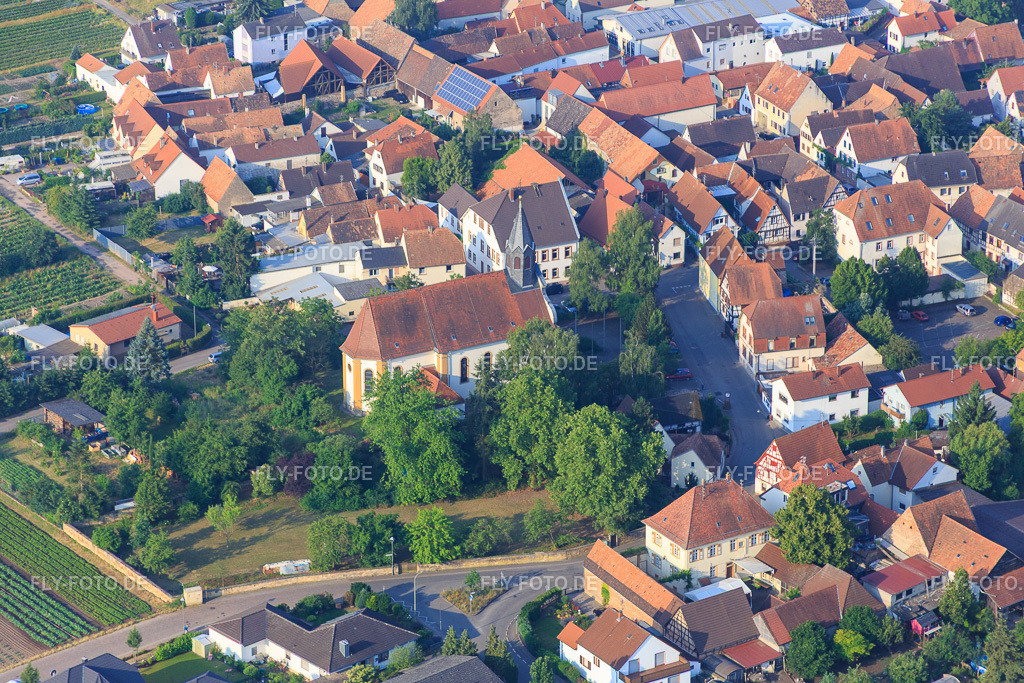 St. Bartholomäus | Luftbild: St. Bartholomäus in Zeiskam im Bundesland Rheinland-Pfalz in Deutschland. Foto: IMG_080617.jpg vom 12.06.2015 durch Werner Riehm/FLY-FOTO.de - Realisiert mit Pictrs.com