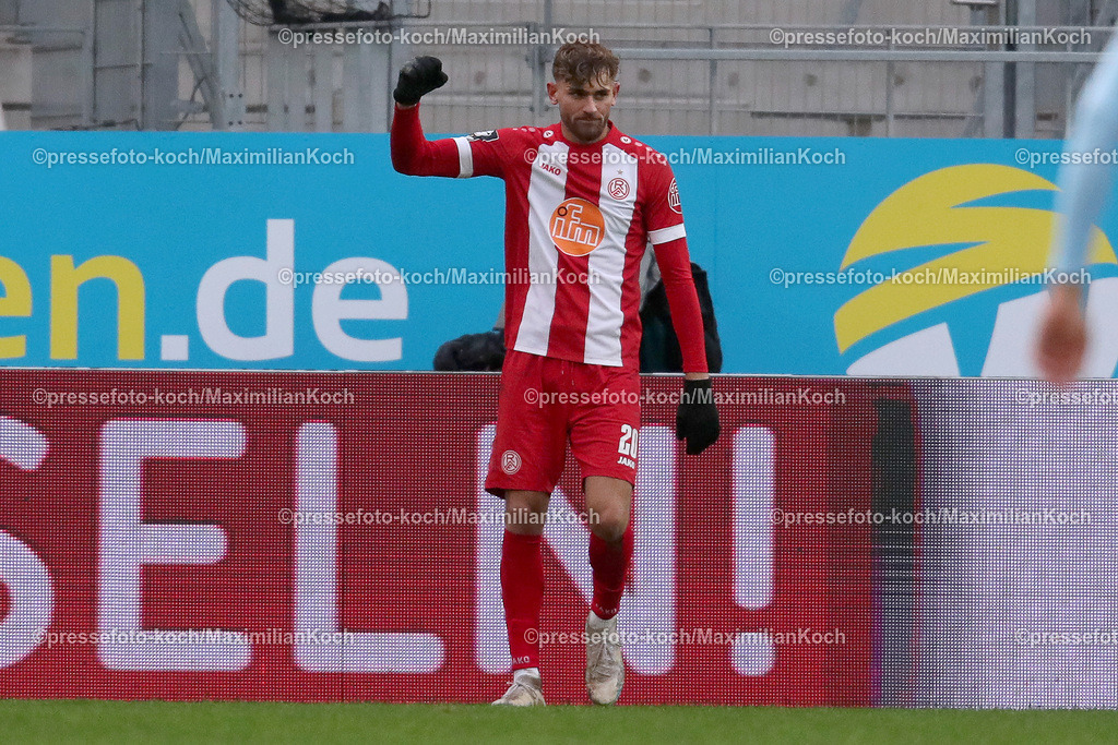 RWE06012401029 | 06.01.2024, Essen, Fußball, Herren, Stadion an der Hafenstraße, Testspiel, Rot-Weiss Essen – 1. FC Köln:  Torjubel nach dem 3:1 durch Leonardo Vonic (Rot-Weiss Essen). 
DFB regulations prohibit any use of photographs as image sequences and or quasi-video.