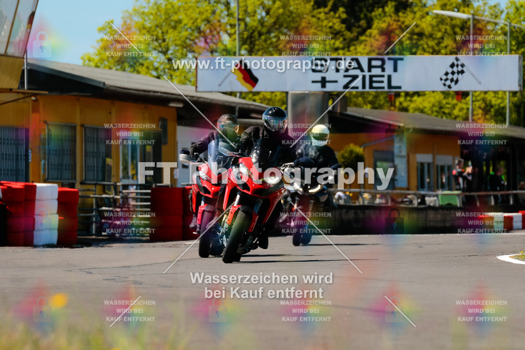 Moto-TeamOBK-22042 | Hier findet Ihr Bilder von Touristenfahrten auf der Nürburgring Nordschleife oder von anderen Veranstaltungen die ich besucht habe. Viel Spass beim Durch Schauen 