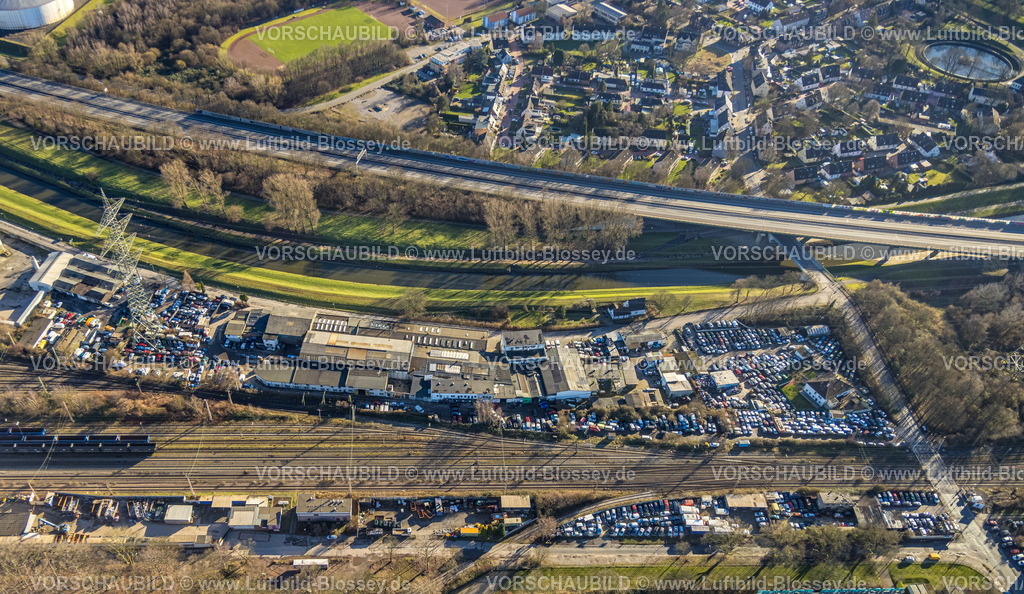 Bottrop240107180 | Luftbild, Car Center am Südbahnhof, Fluss Emscher und Autobahnbrücke A42, Ebel, Bottrop, Ruhrgebiet, Nordrhein-Westfalen, Deutschland