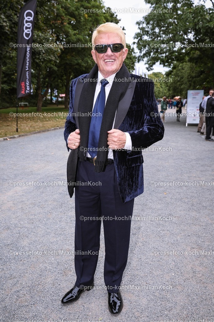 HanPromi24082500044 | 2025.08.24, Promis beim Audi-Ascot-Renntag auf der Galopprennbahn Neue Bult in Hannover. Die Gäste genießen die elegante Atmosphäre beim Pferderennen. Schlagersänger Heino ( orig. Heinz Georg Kramm, Musiker) 