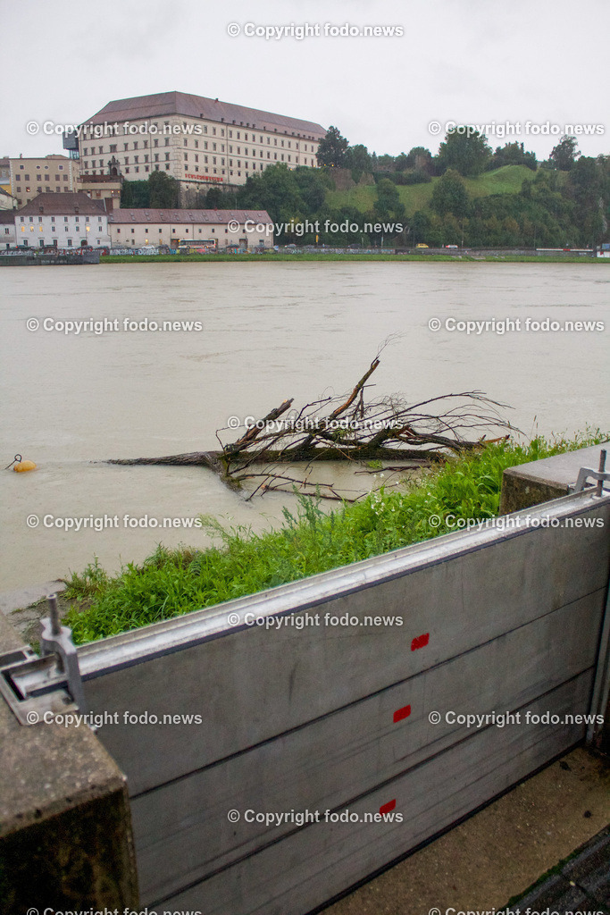 Linz_ Hochwasser_ 28.08.2023-9 | 28.8.2023, Linz, AUT, Urfahr, Hochwasser, im Bild Aufbau mobiler Hochwasserschutz