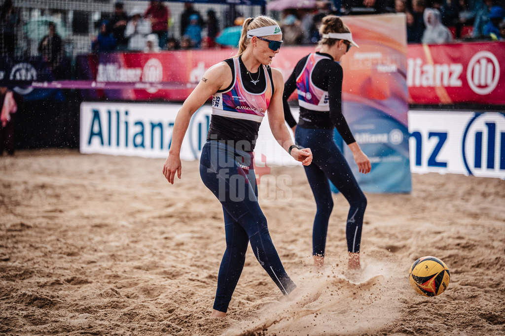 Beachvolleyball | Frauen | Allianz German Beach Tour 2025 | Tourstop Berlin | 23.08.2025 | Anna Behlen schießt den Ball weg