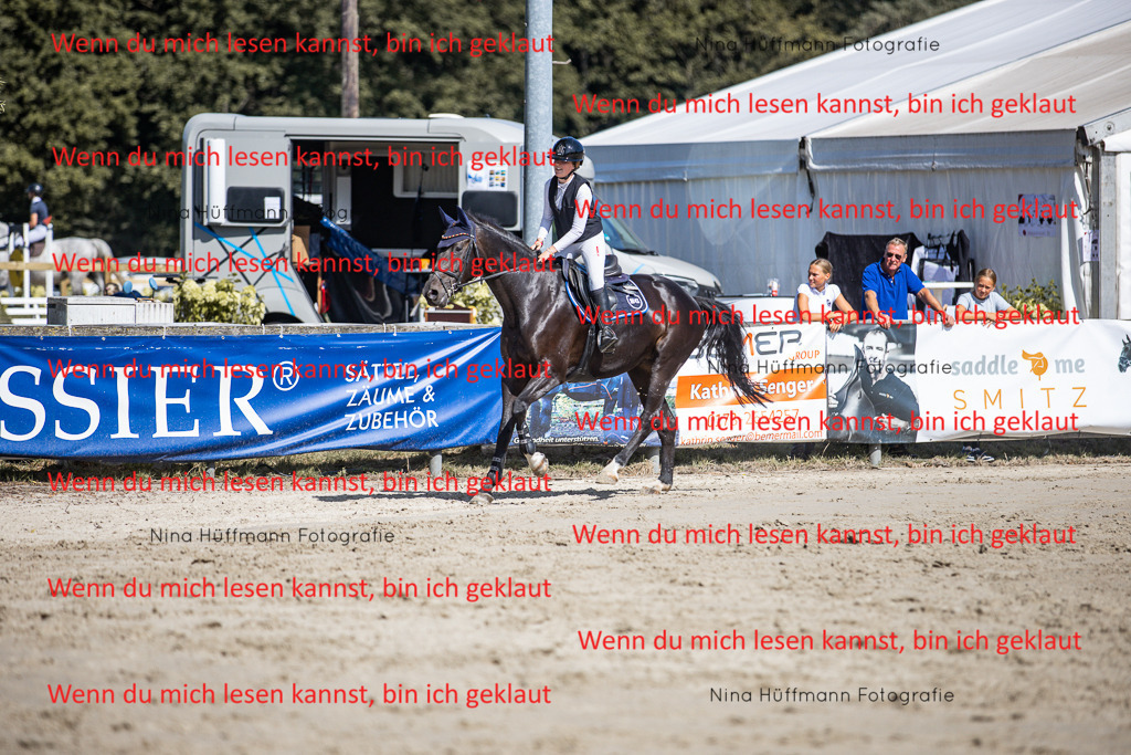BK1A6957 | Turnierbilder Turnierfotos Nina Hüffmann Turnierfotografie Pferdefotografie Tierzeichnung Haustierzeichnung Pferdezeichnung Hundezeichnung Videograf  - Realisiert mit Pictrs.com