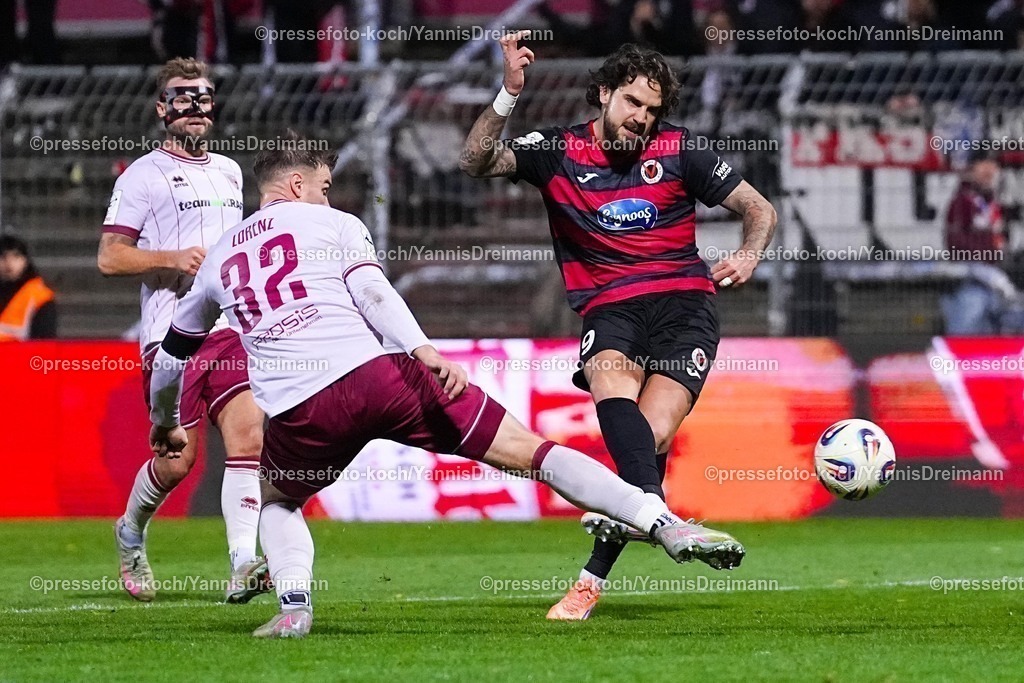 xYDR31102501112 | 31.10.2025, xydrx, Fußball, 3.Liga, FC Viktoria Köln - FC Ingolstadt 04, Saison 2025 2026, Sportpark Höhenberg: Simon Lorenz (FC Ingolstadt #32) im Zweikampf gegen Lex-Tyger Lobinger (FC Viktoria Köln #9)  DFB regulations prohibit any use of photographs as image sequences and or quasi-video.