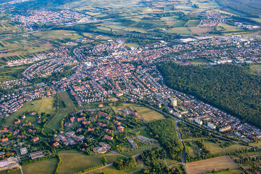 Luftbild: Ortsansicht von Nordosten im Ortsteil Altwiesloch in Wiesloch im Bundesland Baden-Württemberg in Deutschland. Foto: IMG_66385.jpg vom 30.05.2014 durch Werner Riehm/FLY-FOTO.de