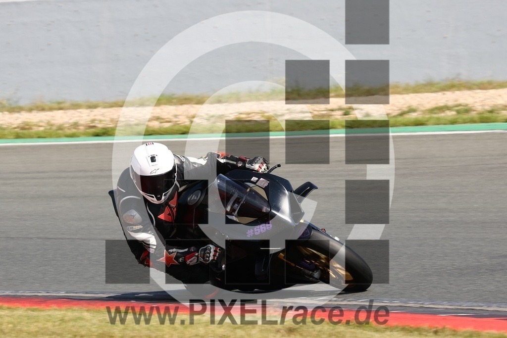 0565-20240720_01852 | Schöne Erinnerungen an spannende Momente - das festzuhalten ist unser Job. PIXELrace.de ist seit 2003 auf den Rennstrecken Europas unterwegs um die Action draußen beim Fahren und die wunderbare Stimmung imm Fahrerlager für euch einzufangen.