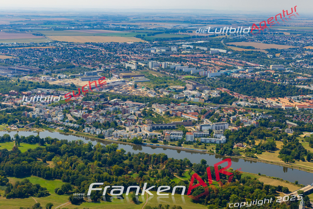 Luftaufnahme Stadtpark Magdeburg - Die Luftaufnahme wurde 2025 vom UL-Flugzeug heraus erstellt ( ohne Drohne ) - Hochauflösende Luftaufnahme - für professionelle Ausdrucke geeignet. Die Geschenkidee !Mit Lizenz und Bildrechte bestellbar