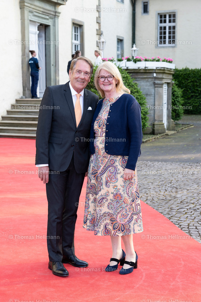 TH_Schlossempfang_19156 | Longines Balve Optimum 2024 am 07.06.24 in Balve, Schloss Wocklum, Thomas Hellmann, Schlossempfang