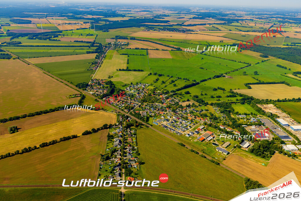 Übersichts Bild Holthusen - Die Luftaufnahme wurde 2025 vom UL-Flugzeug heraus erstellt ( keine Drohnenaufnahme ) - Hochauflösende Luftaufnahme - für Wandbilder und großformatige Ausdrucke geeignet. Das besondere Geschenk!Hier alle&nbsp;Infos zur Lizenzierung der LuftaufnahmeWir fliegen auch dieses Jahr wieder in Ihre Region um Luftbilder zu erstellen.- Luftbild anfragen