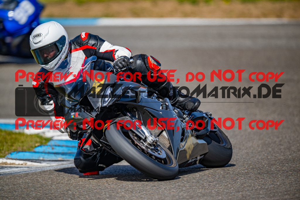 MaZZes_Fotomatrix_20260406_6007705_7014-2 | ROT