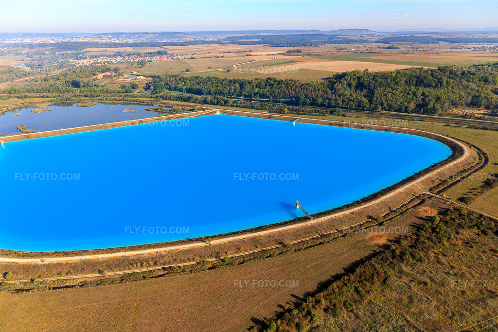 Aerial view: Gypsum Ponds NOVA ARB in Varangéville in the state Meurthe et Moselle, France. – Photo: IMG_118201.jpg taken on 09/15/2019 by Werner Riehm/FLY-FOTO.com – Resolution of the original: 5472 x 3648 px