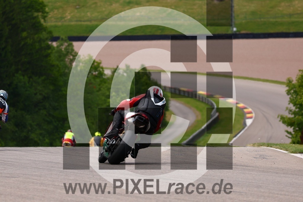 0020-20250526_02847 | Schöne Erinnerungen an spannende Momente - das festzuhalten ist unser Job. PIXELrace.de ist seit 2003 auf den Rennstrecken Europas unterwegs um die Action draußen beim Fahren und die wunderbare Stimmung imm Fahrerlager für euch einzufangen.