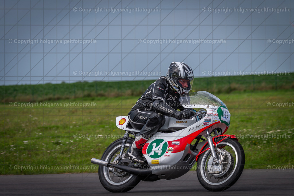 Yamaha RD 250 | Foto vom 3. Classic Motor Weekend 18. - 20. August 2023 auf dem Flugplatz in Obermehler - Realisiert mit Pictrs.com