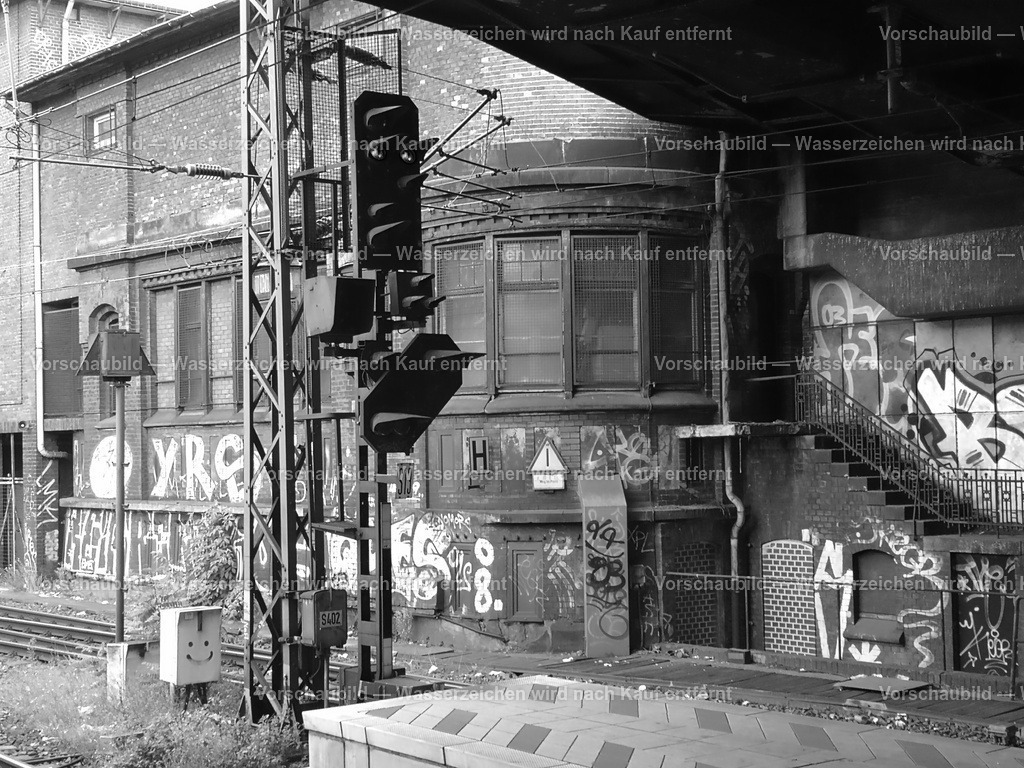 Bahnhofsausfahrt | Signal an der Ausfahrt Gleis 14 Hamburg Hauptbahnhof - Realisiert mit Pictrs.com