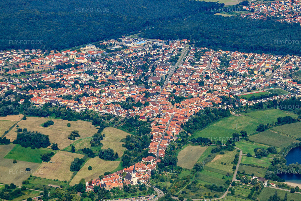 Luftbild: Stadtansicht von Süden in Jockgrim im Bundesland Rheinland-Pfalz in Deutschland. Foto: IMG_33483.jpg vom 05.09.2010 durch Werner Riehm/FLY-FOTO.de