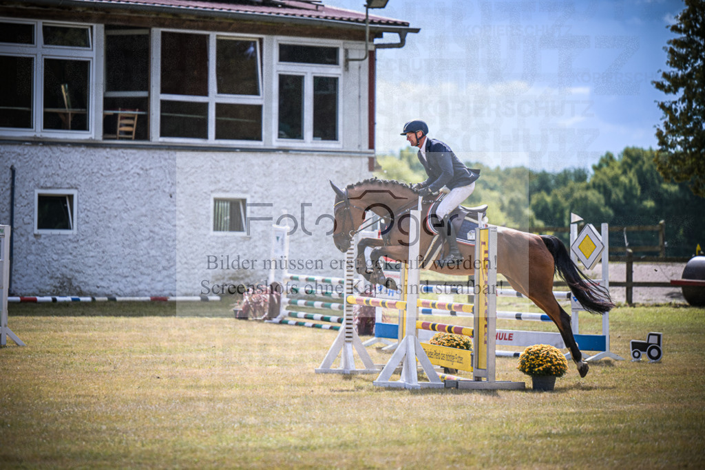 DOS_1018 | Entdecke hochwertige Reitturnierfotos von Foto Oger. Professionell, emotional und authentisch – jetzt Lieblingsmomente im Shop bestellen.Deutschlandweite Turnierfotografie. - Realisiert mit Pictrs.com