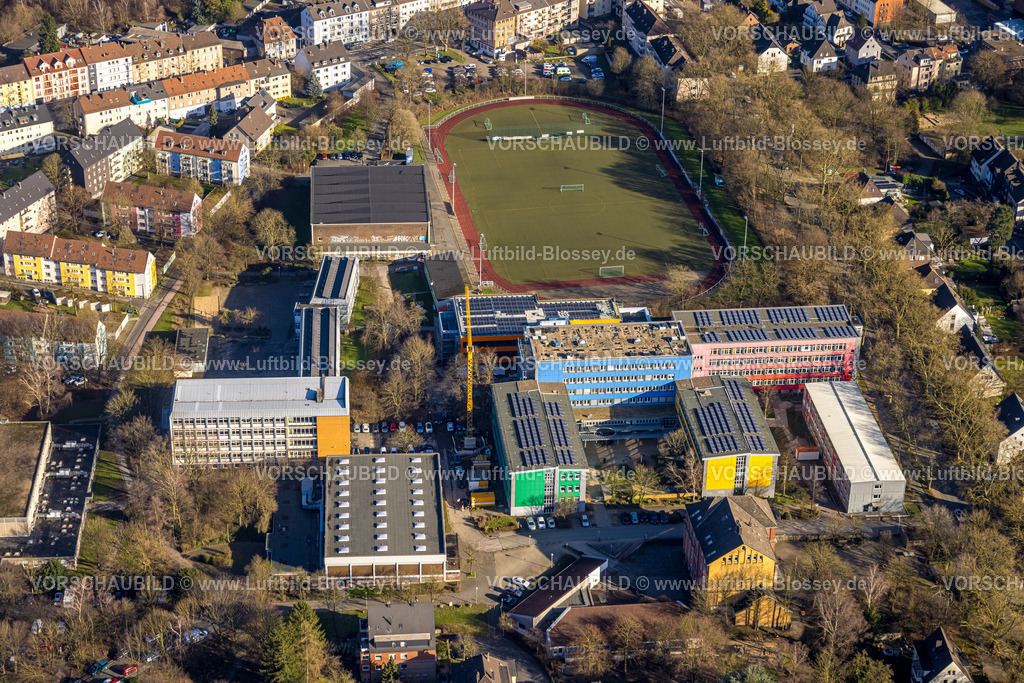 Witten240102977 | Luftbild, bunte Fassaden des Berufskolleg Witten, Husemann Sportplatz und Sporthalle, Otto-Schott-Realschule, Witten, Ruhrgebiet, Nordrhein-Westfalen, Deutschland