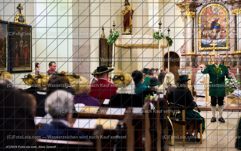 ALP7669_Fronleichnam_Lackenhof_Messe | (C)FotoLois.com, Alois Spandl. FRONLEICHNAM in Lackenhof mit Pfarrer Norbert Burmettler, Musikkapelle, Feuerwehr, Goldhaubengruppe und vielen LackenhoferInnen, Do 30. Mai 2024.