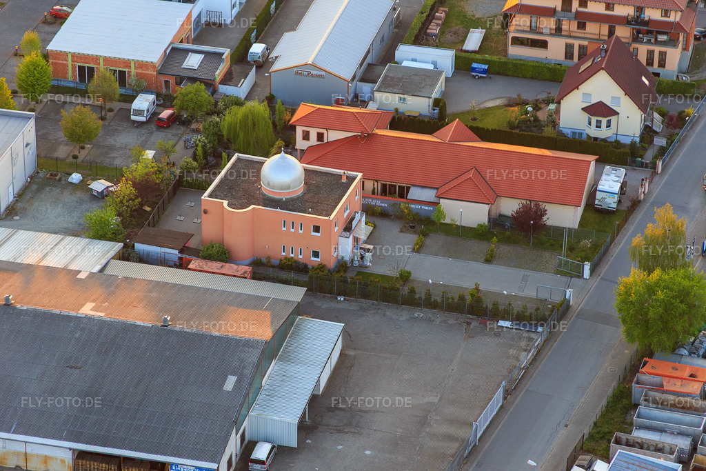 Luftbild: Moschee Bensheim (Bashier Moschee) in Bensheim im Bundesland Hessen in Deutschland. Foto: IMG_077895.jpg vom 23.04.2015 durch Werner Riehm/FLY-FOTO.deBensheim - Ahmadiyya Muslim Jamaat Deutschland KdöR